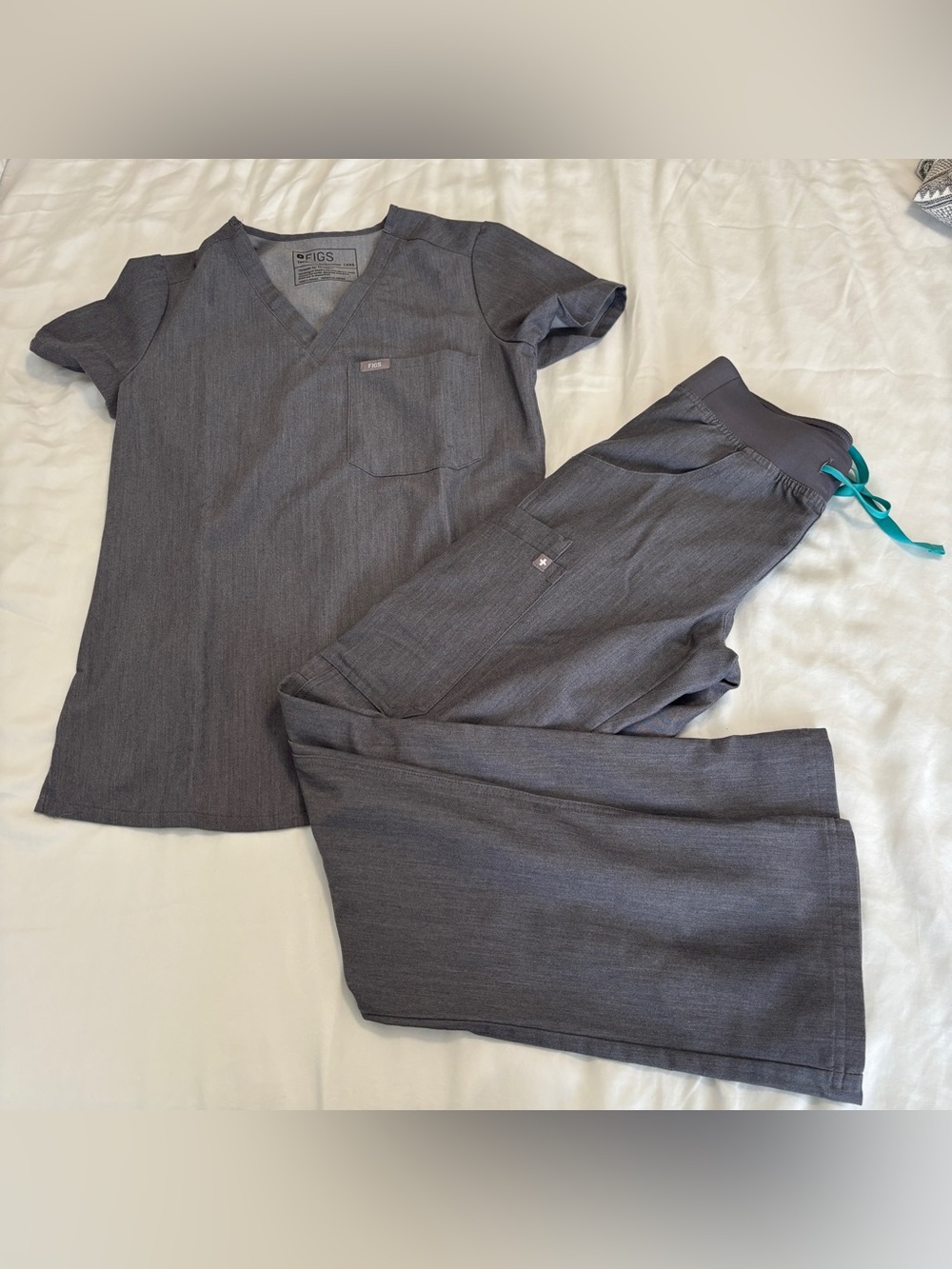 Figs graphite scrubs set Catarina XXS top Kade cargo bottoms XXS
